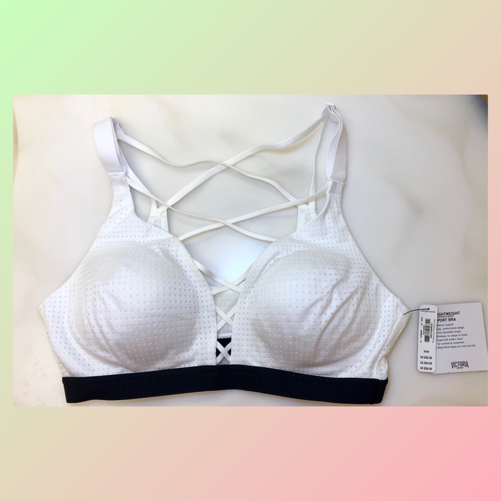 Padded Victoria’s Secret sports bra ✨